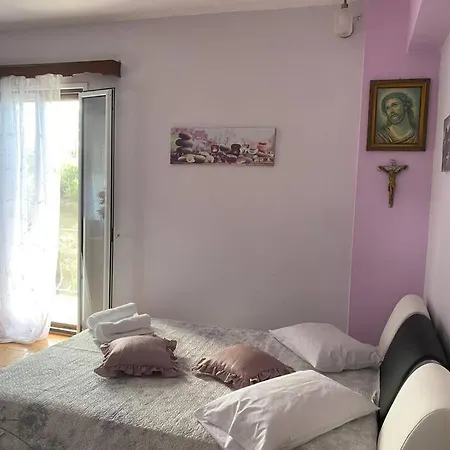 Lydia's * Ликсури